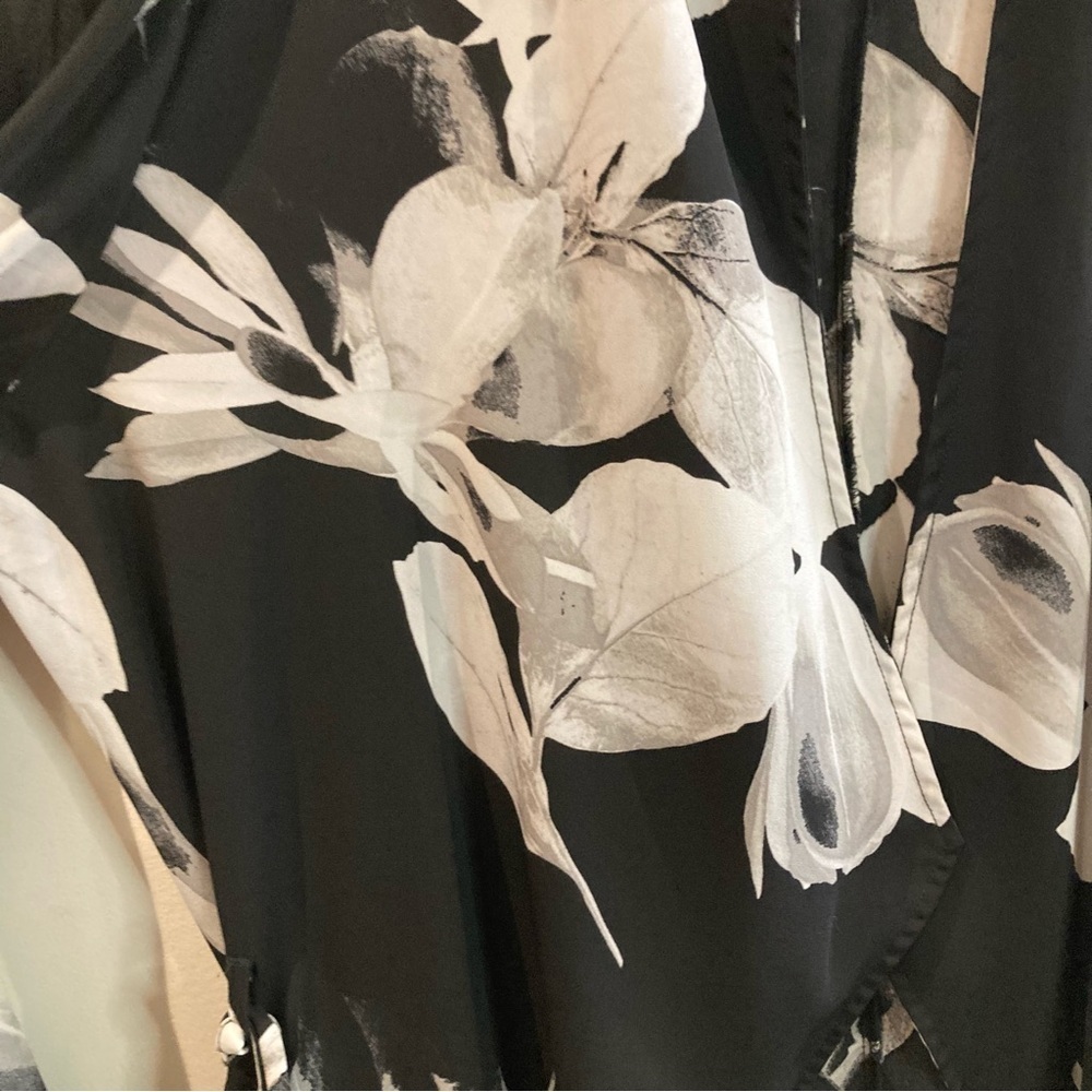 LE CHATEAU Sz L Black  White Cascade Belted Unlined Slinky Flowy Overcoat Kimono - Picture 7 of 13